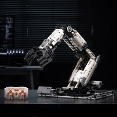 UNCLE BRICK robotic arm remote control operation enables interactive play and experimentation