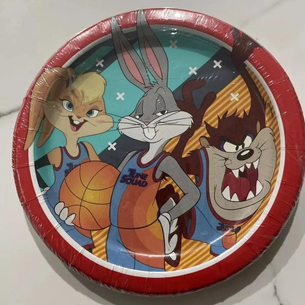 Unique Space Jam disposable plates simplify cleanup after celebrations, leaving more time to enjoy.
