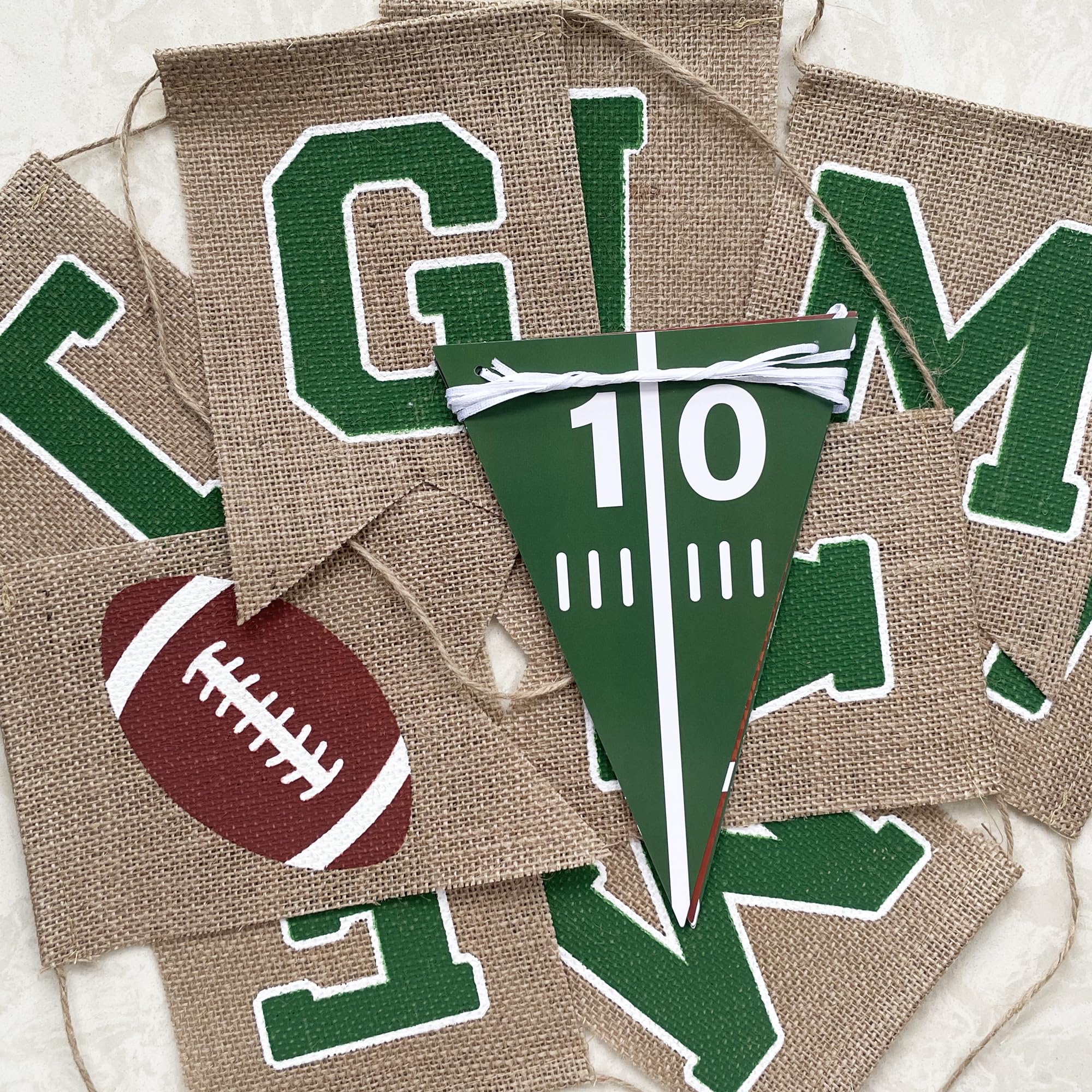 Uniwish green-football-field-pattern-banner creates themed ambiance