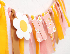 UOAOU Groovy One wall banner anchors the party with cohesive colors.