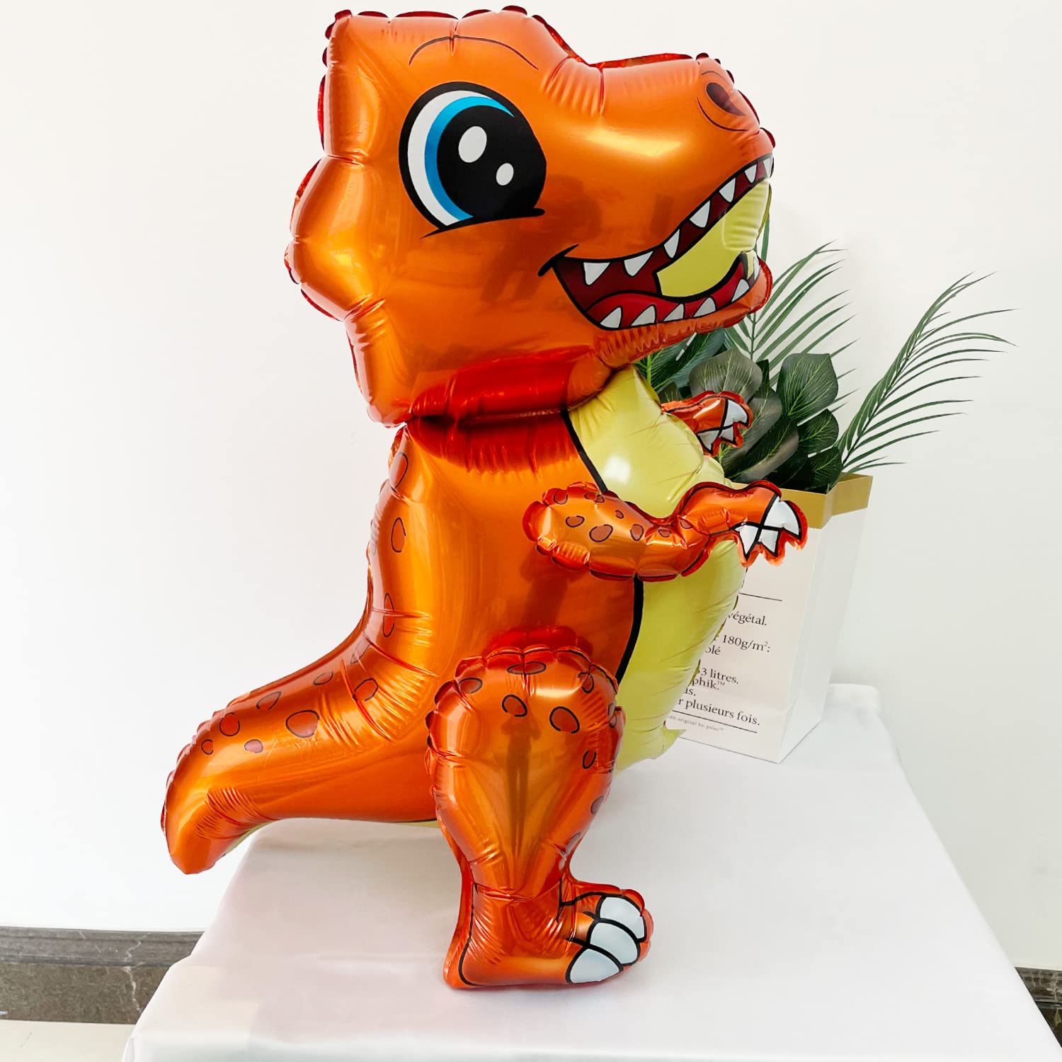 Uorbmaio Triceratops balloon, bright colors ideal for party backdrops