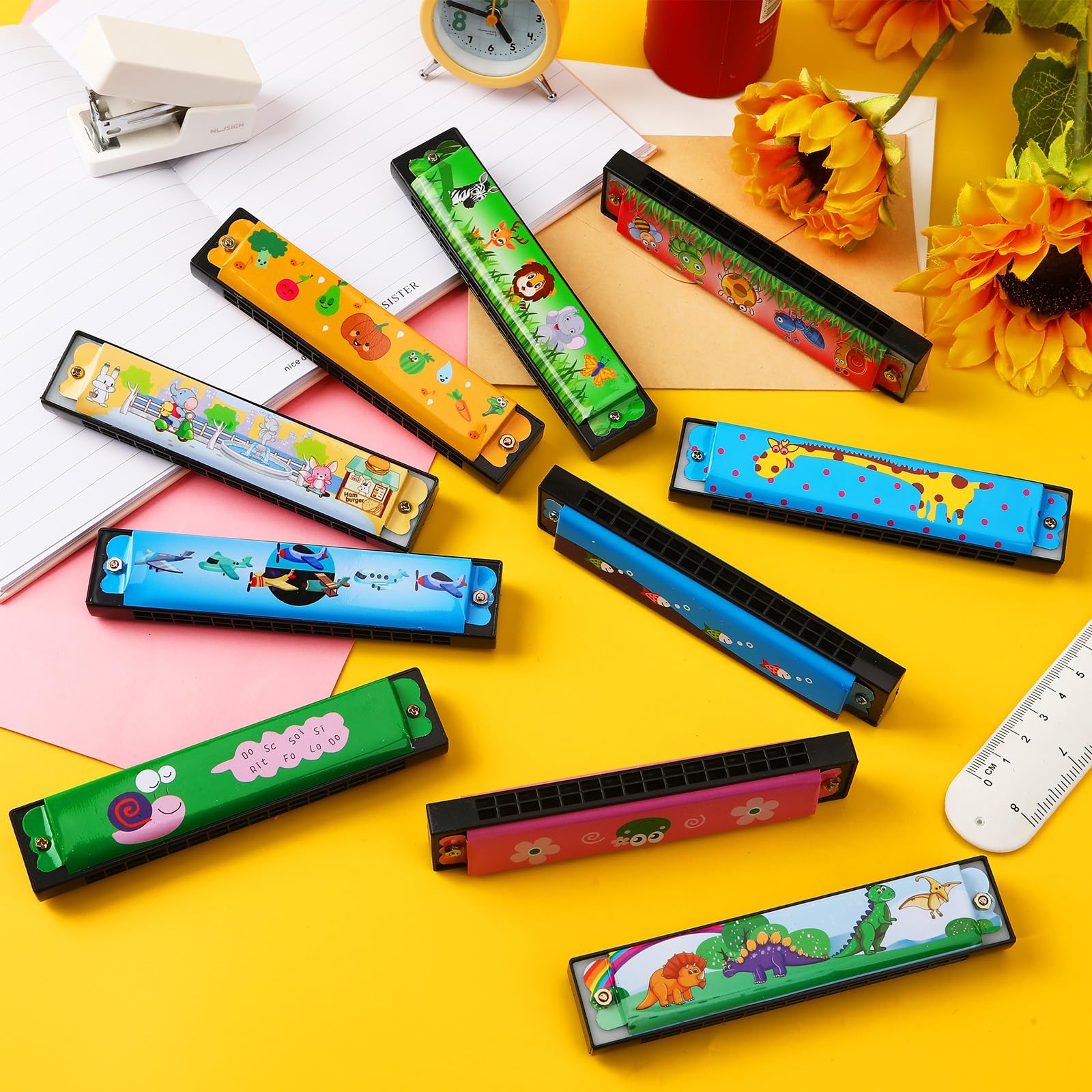 UPINS metal-plastic construction harmonica offers durability and easy cleaning.