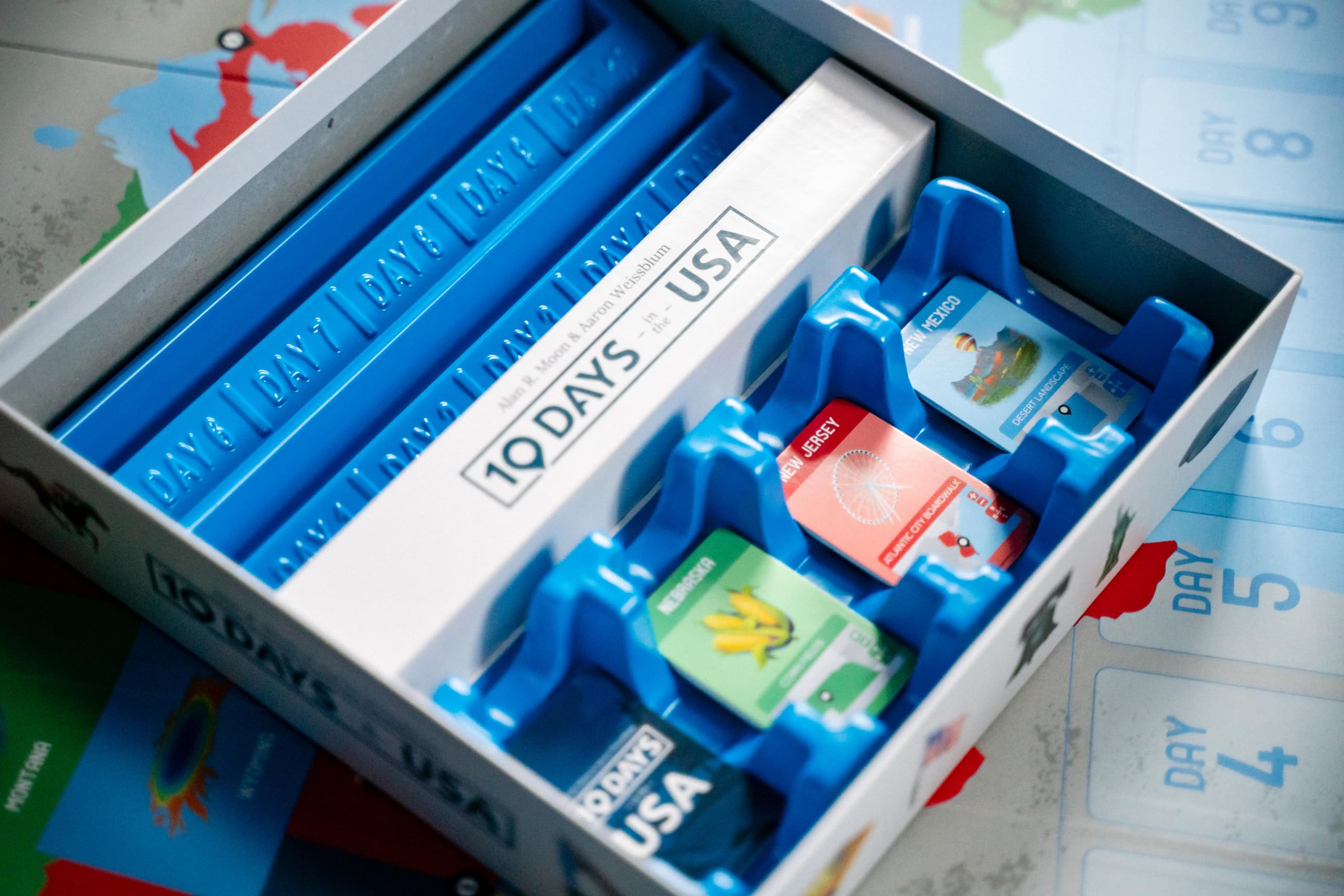 USAOPOLY 10 Days in the USA airplane connections illustrate flight routes