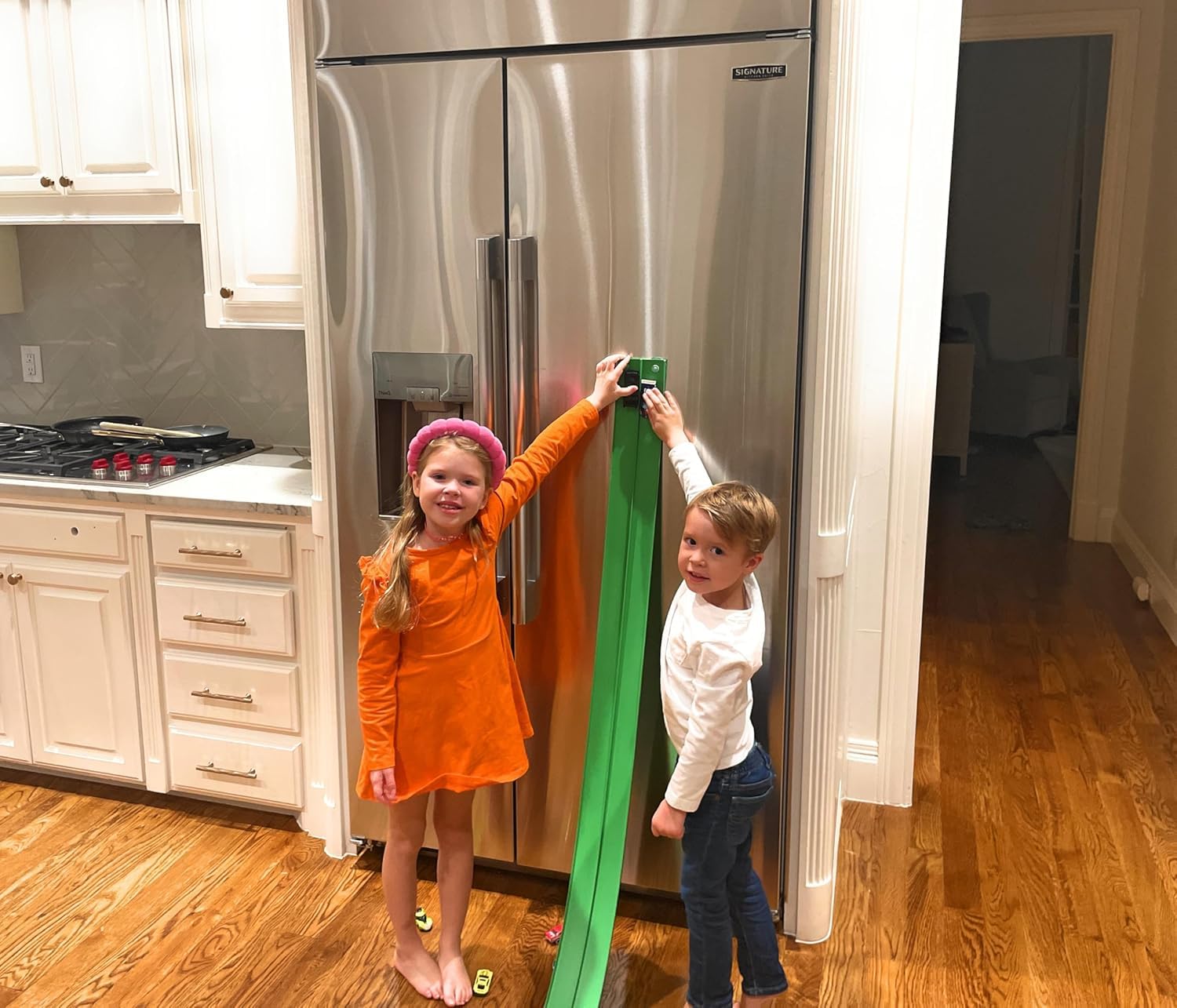 Valchemist FlexTrack 5000 Montessori friendly design encourages imaginative exploration.