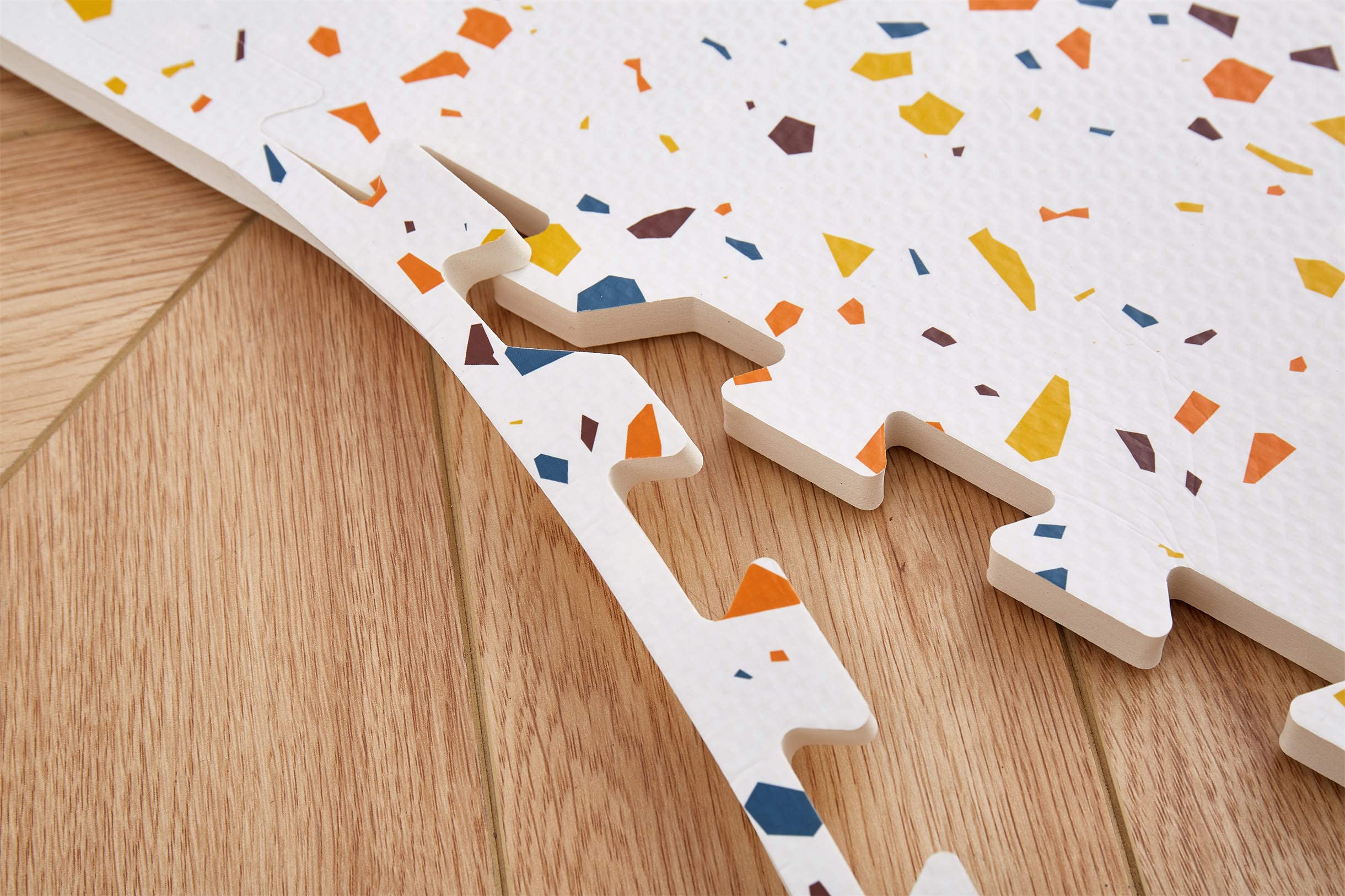 Valioza Terrazzo Playmat anti-slip surface helps keep babies steady.