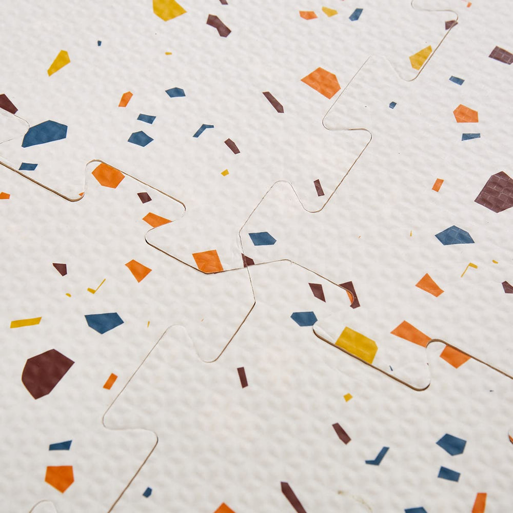 Valioza Terrazzo Playmat includes border edges for neat boundaries.