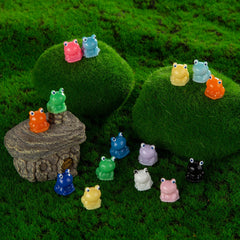 Vawuz mini resin frog figurines cake topper for cute party treats.