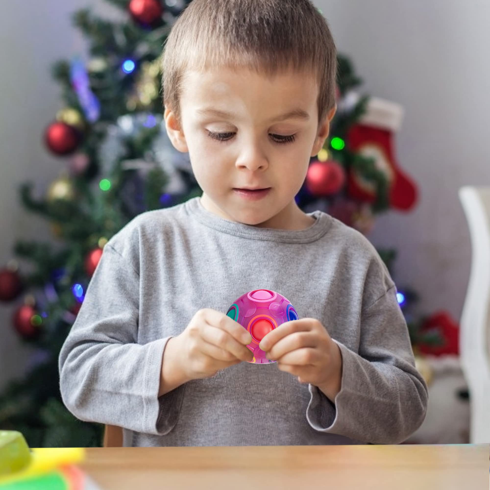 Vdealen Magic Rainbow Puzzle Ball 7 cm diameter for easy handheld use.