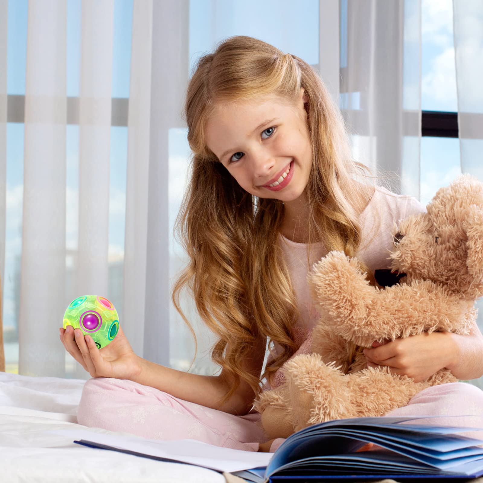 Vdealen Green Color Rainbow Puzzle Ball adds vibrant visual interest and tactile appeal.