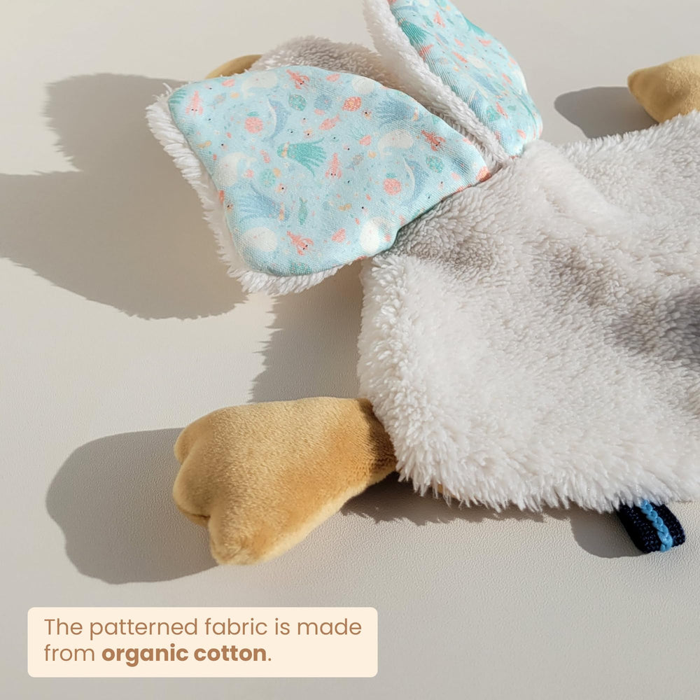 Veronea Helga Goose pacifier attachment option helps babies locate their dummies easily.