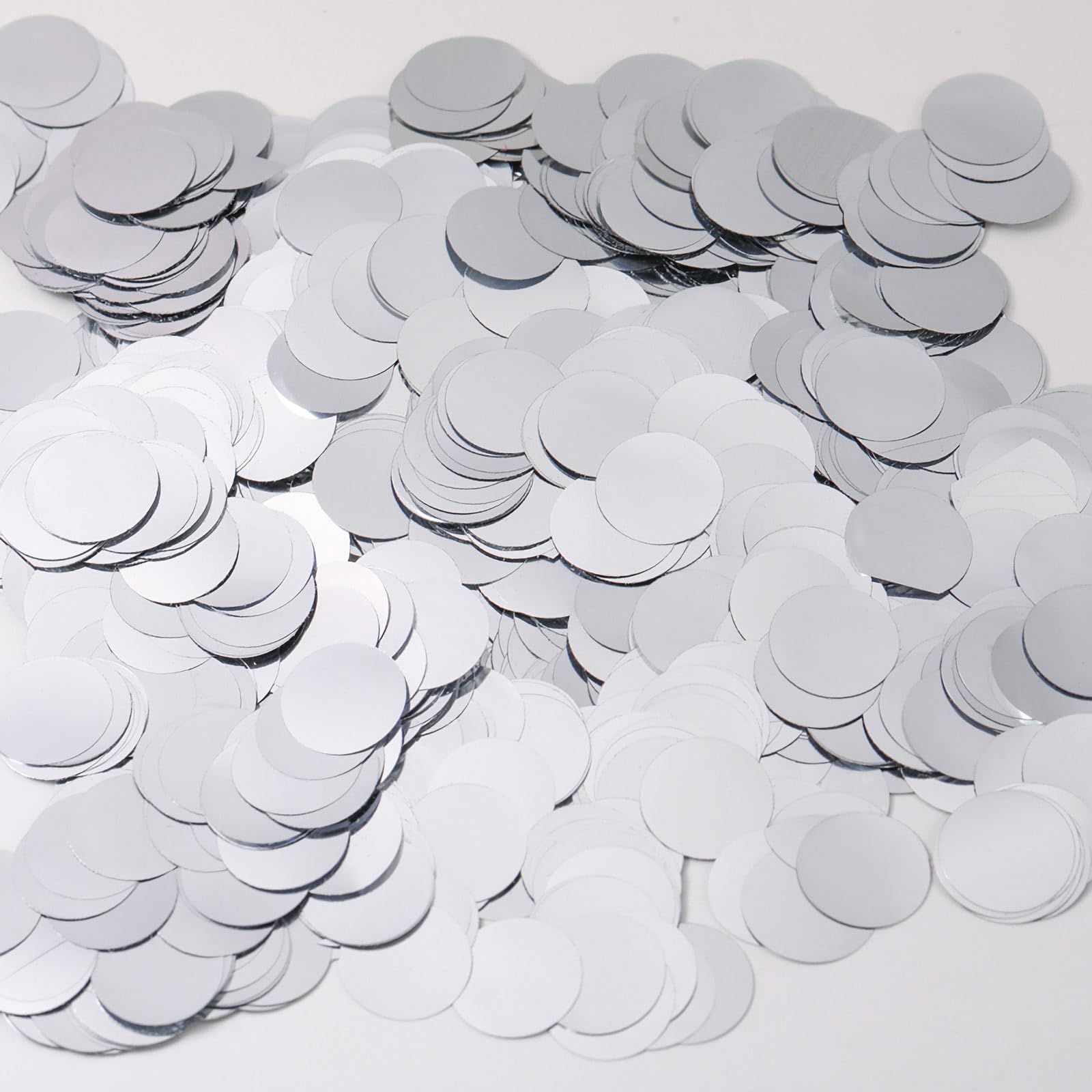 VHUWE graduation party decor with silver confetti balloons