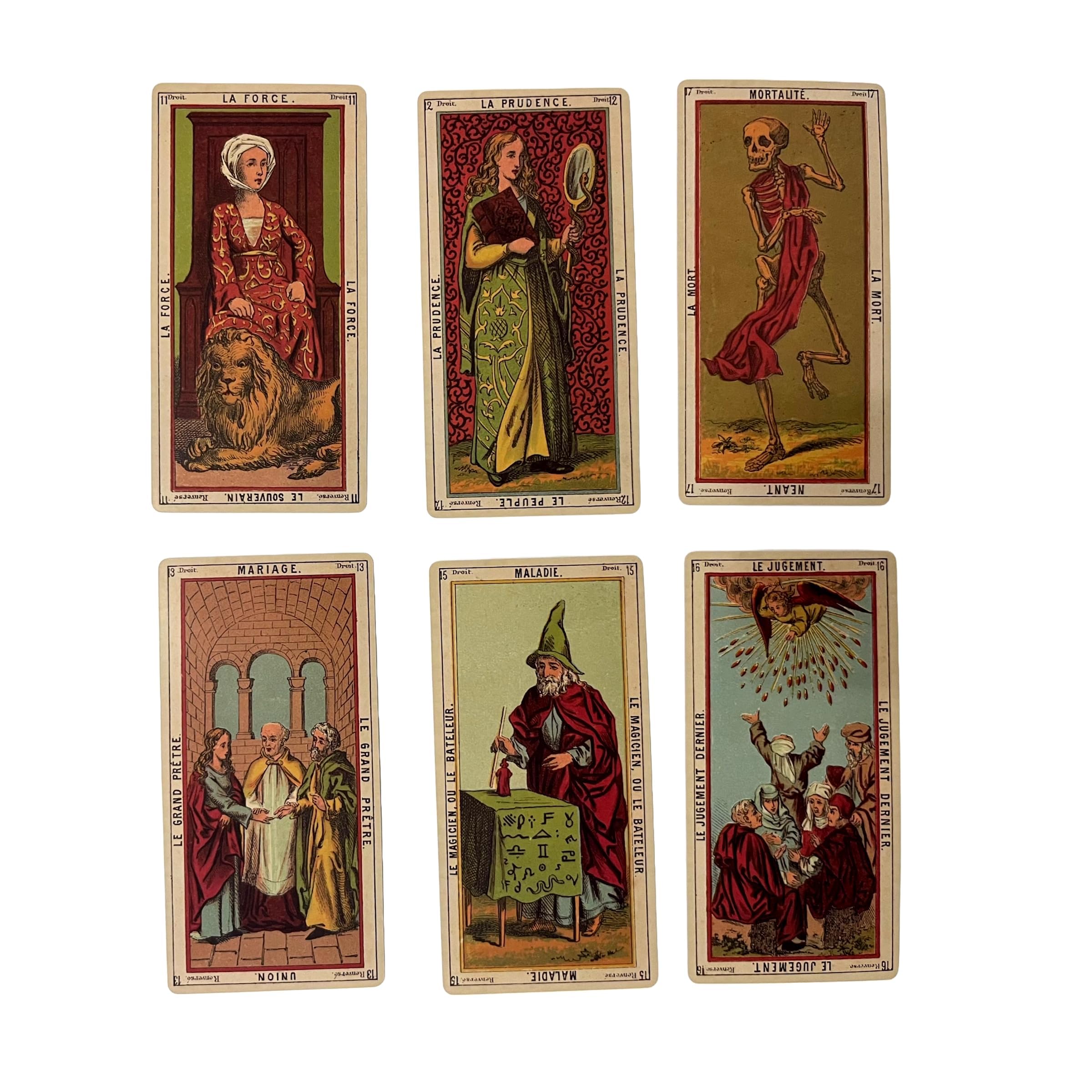 Vieux Monde Express Grand Etteilla two-piece box protects the deck.