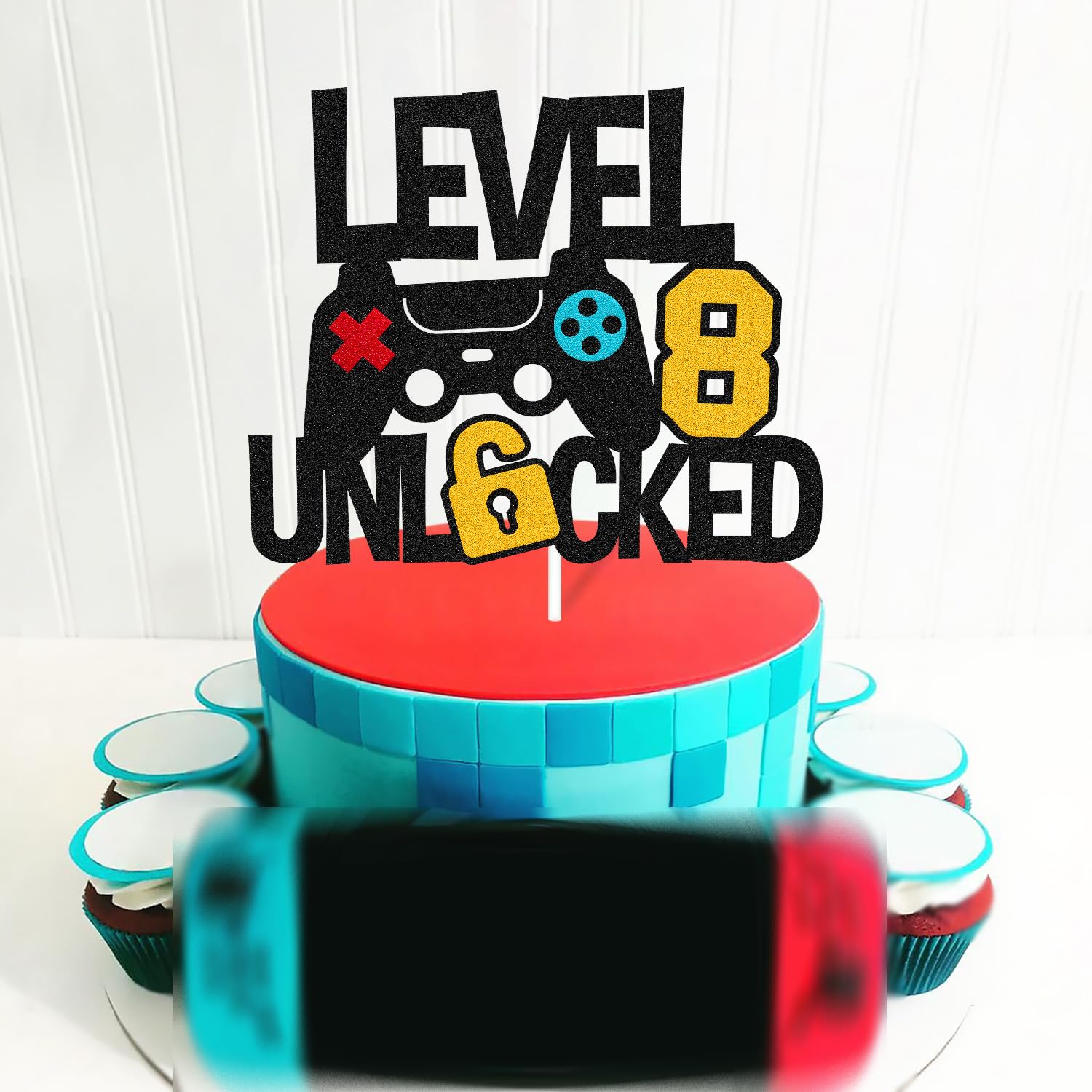 Vikiwiin level 8th topper sized for full-size smash cakes.