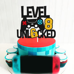 Vikiwiin level 8th topper sized for full-size smash cakes.