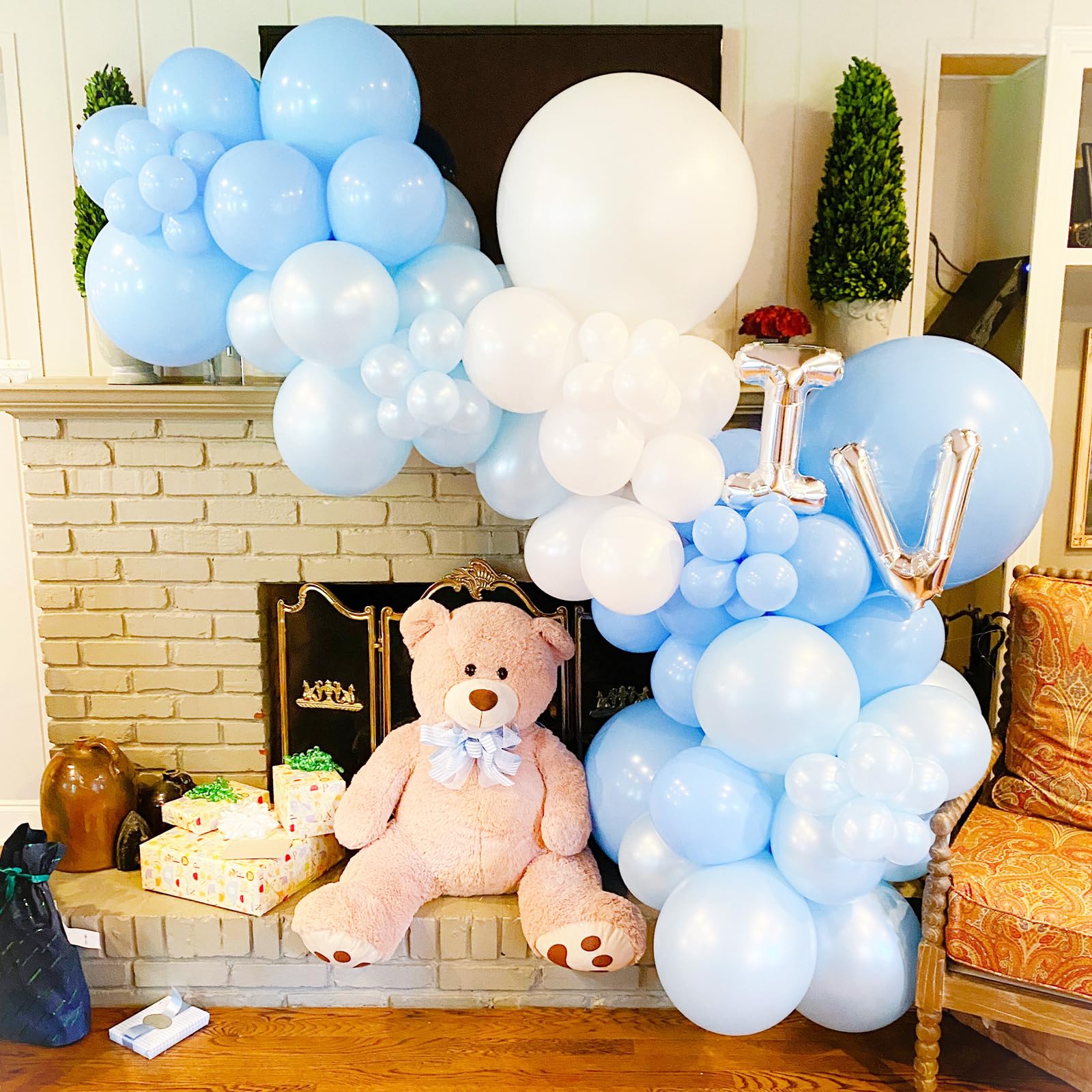 Voircoloria 12 inch balloons ready for easy setup and airy ceilings.