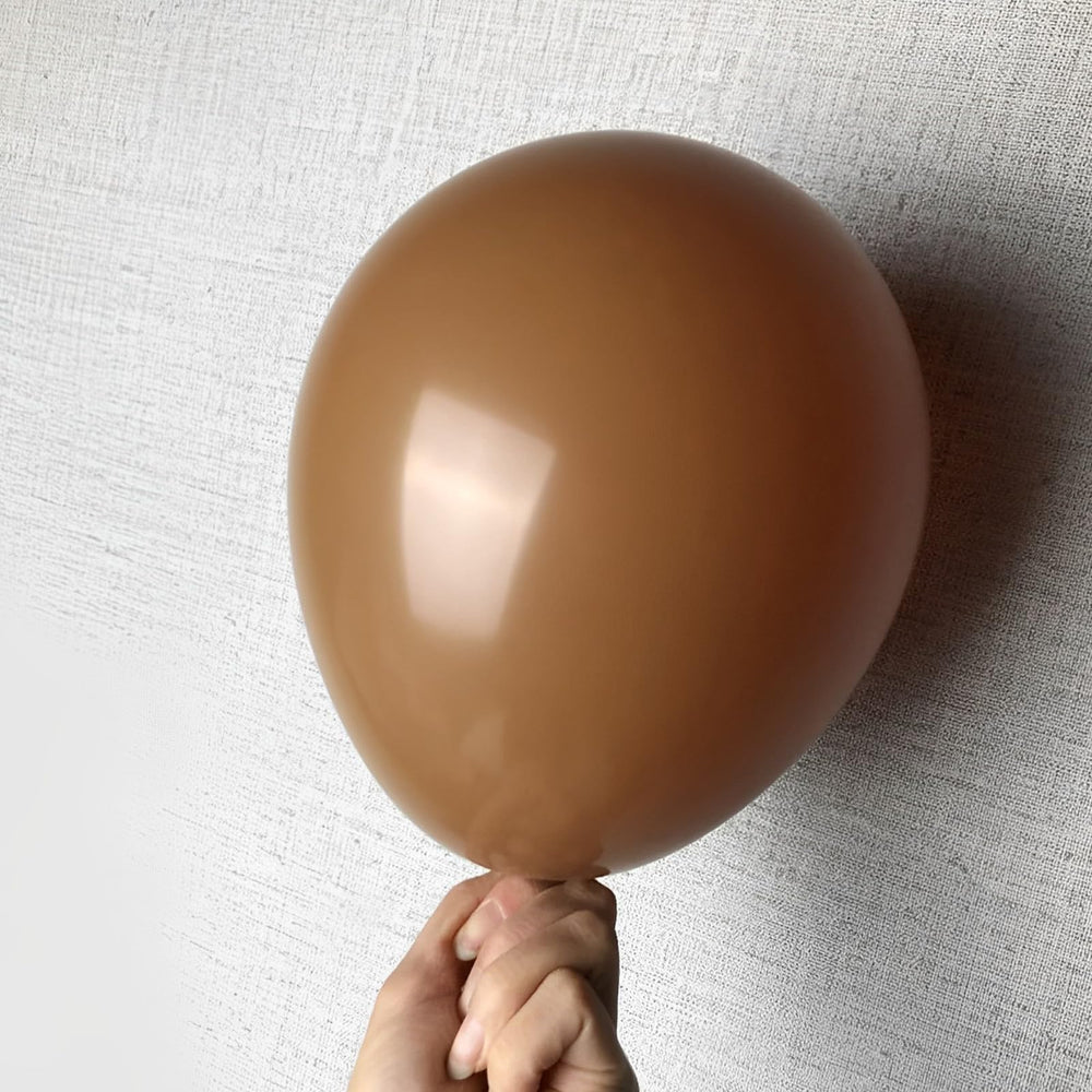 Voircoloria brown balloons as centerpiece elevating table decor