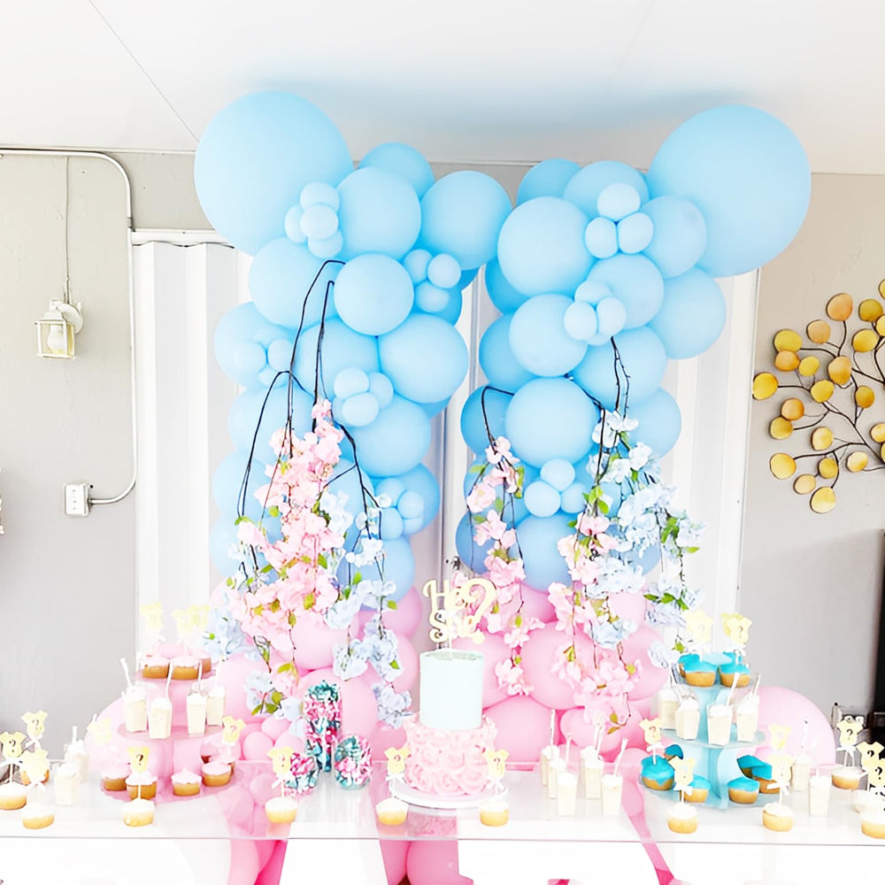 Voircoloria gender reveal accents use light blue tones tastefully.