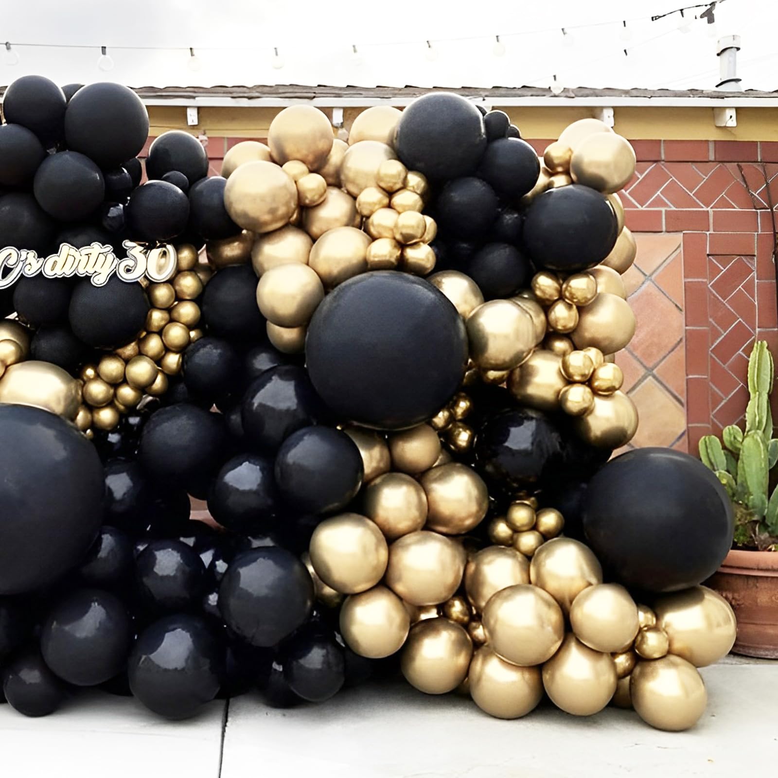 Voircoloria gold balloons perfect for wedding venue decor or anniversary celebrations