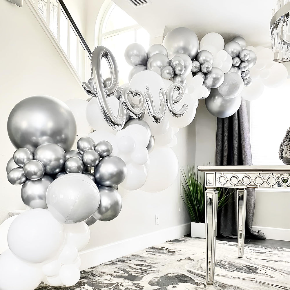 Voircoloria 5-inch balloons create delicate accents for details