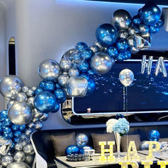Voircoloria Metcllic blue 5-inch balloons fill gaps and sparkle in designs.