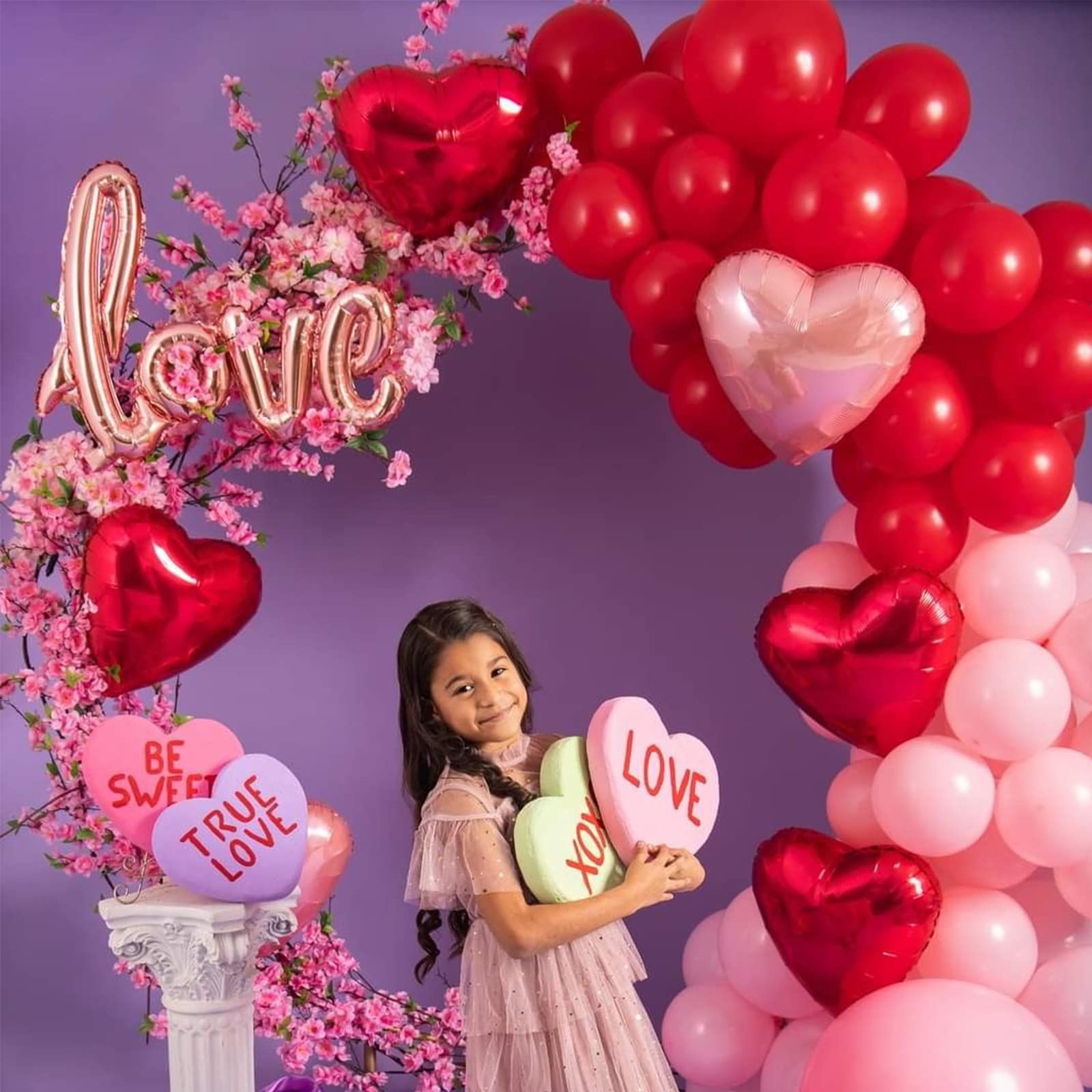 Voircoloria Valentine's Day decor with red latex balloons