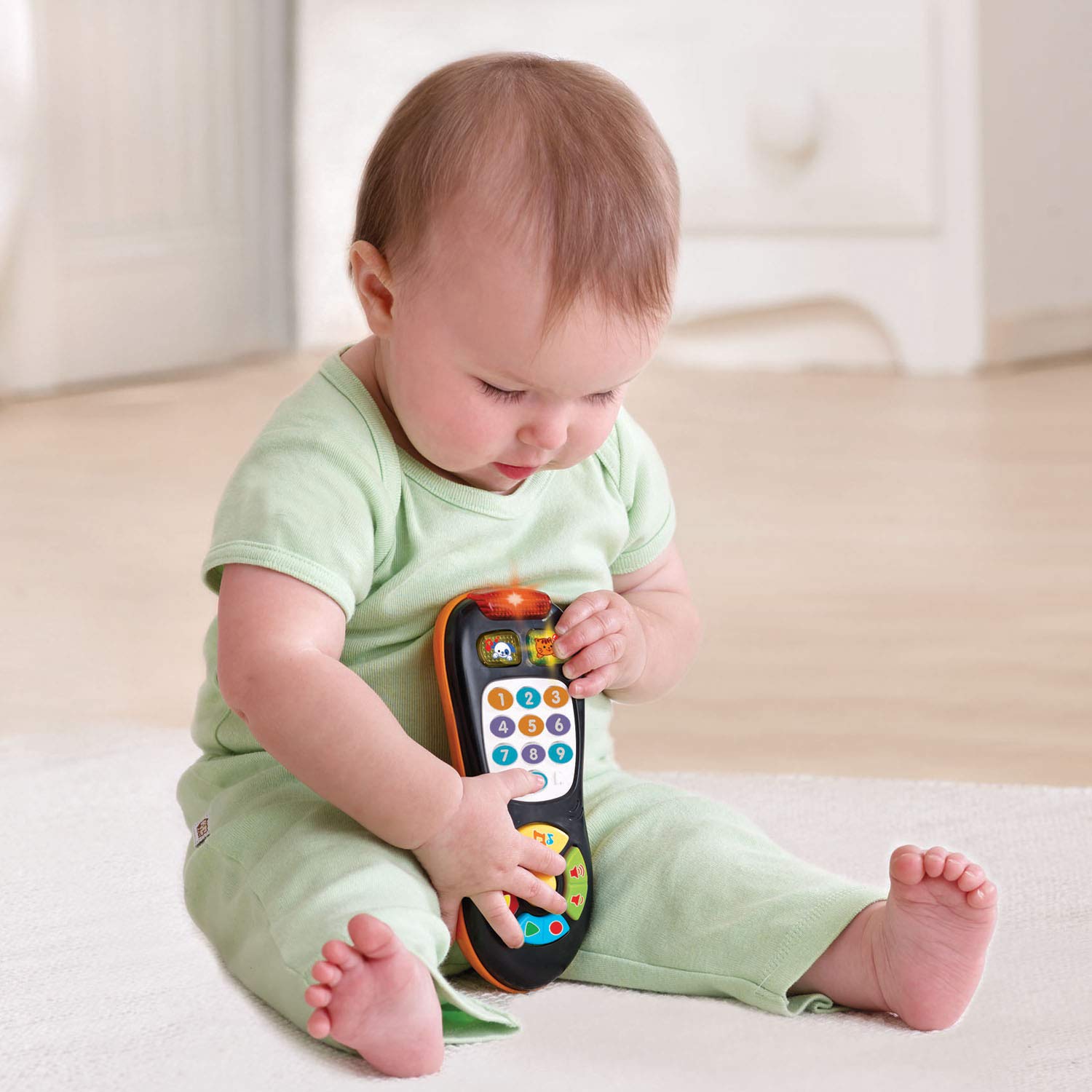 VTech Click and Count Remote highlights the roller ball for interactive exploration