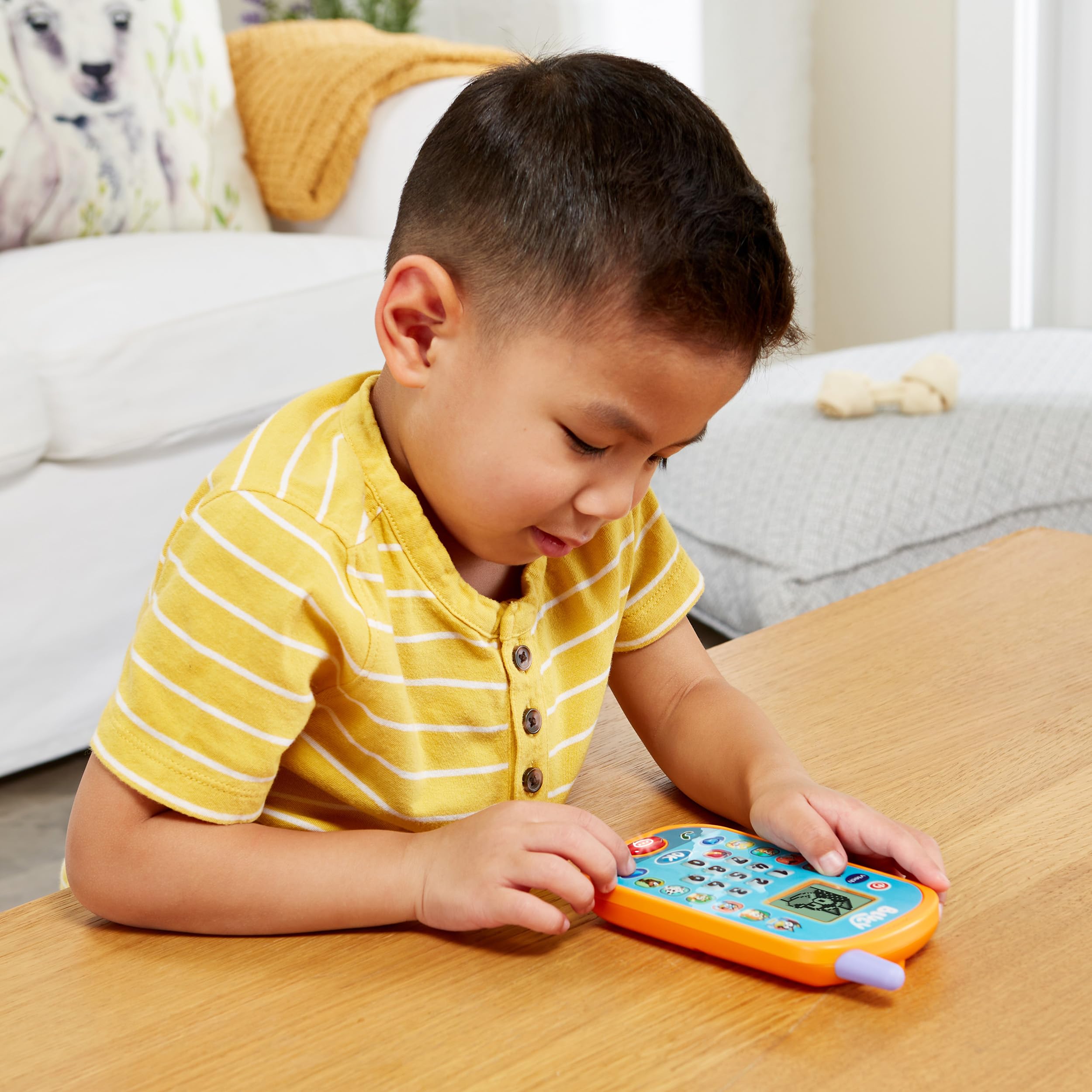 VTech Bluey learning mobile microphone enables role-play and expressive communication.