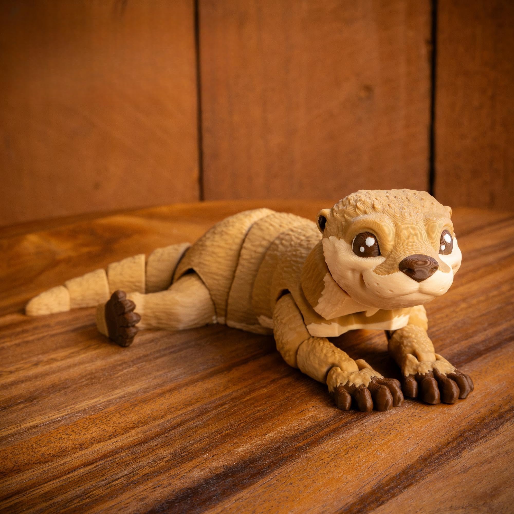 VUNDO Ollie Otter 6-inch chestnut brown onyx design is eye-catching on any desk