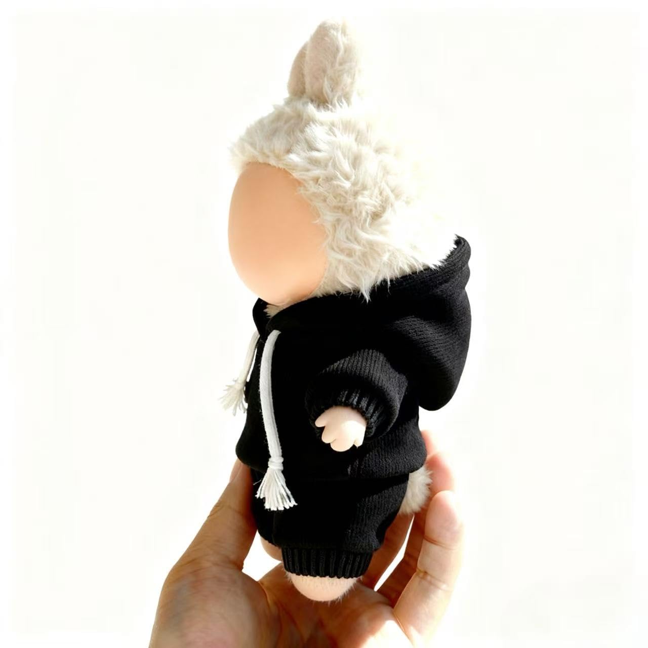 VVQUI 17cm doll hoodie side view illustrating comfortable wear