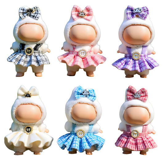 VVQUI 17cm plaid dress for dolls in black, ideal for quick styling and display.