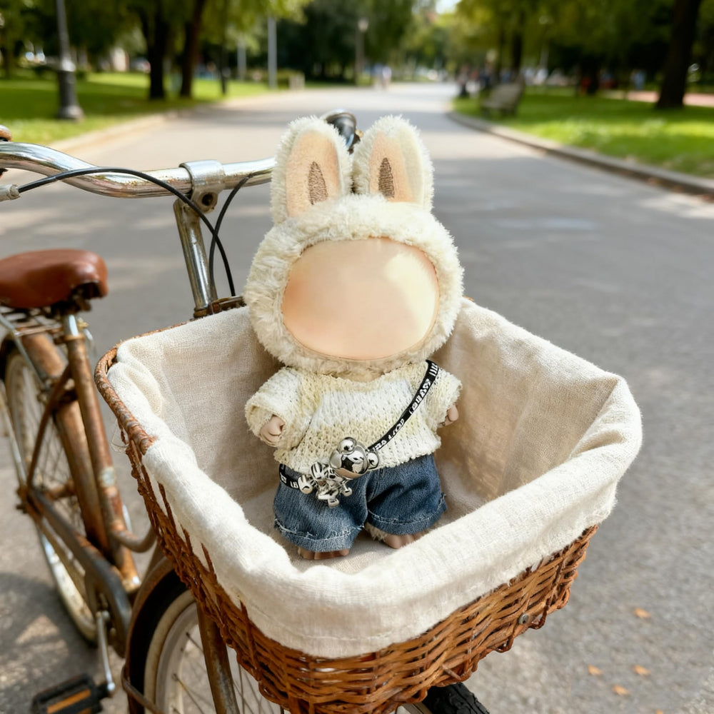 VVQUI Labubu 17cm texture closeup highlights soft, durable fabric for imaginative dressing