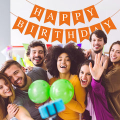 Waenerec birthday garland for photos, creating colorful memories.