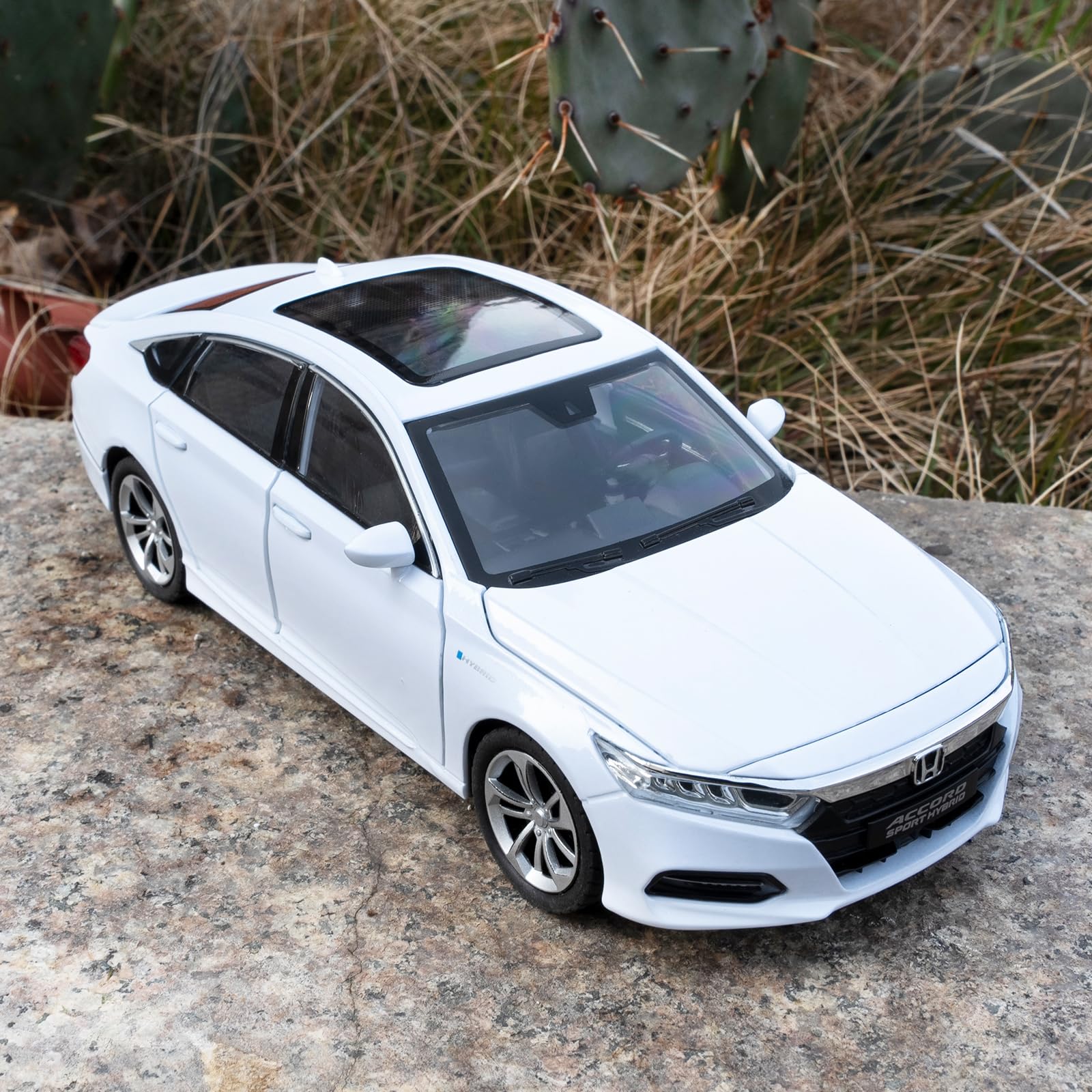 WAKAKAC 1:24 Accord toy car packaging suggests gift-worthy presentation.