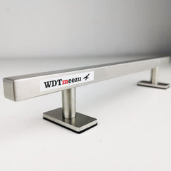 WDTMEEZU anti-skid rubber pad on back prevents slipping during use.