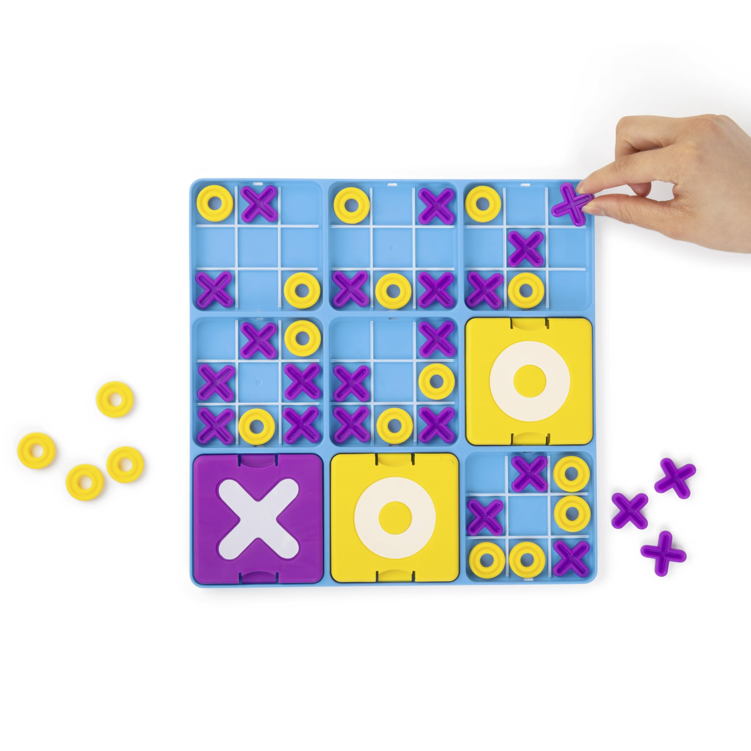 WHAT DO YOU MEME Ultimate Tic Tac Toe travel case keeps components organized