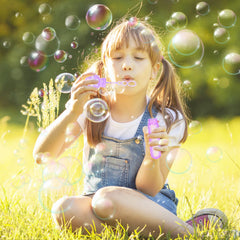 Winrayk bubble wands with gift card add a thoughtful party touch.