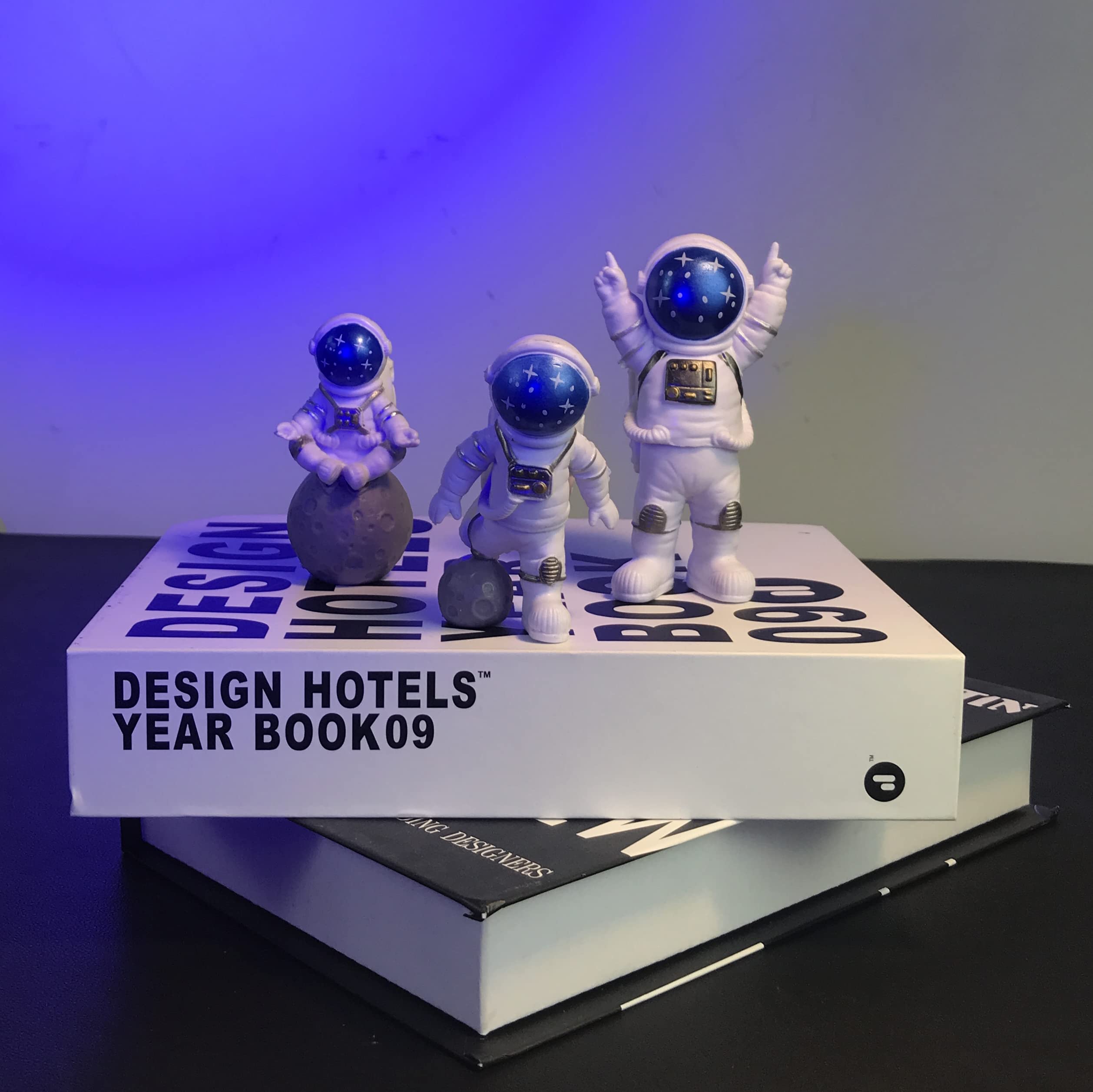 WINUSD astronaut keychain adds portable space charm to keys and bags