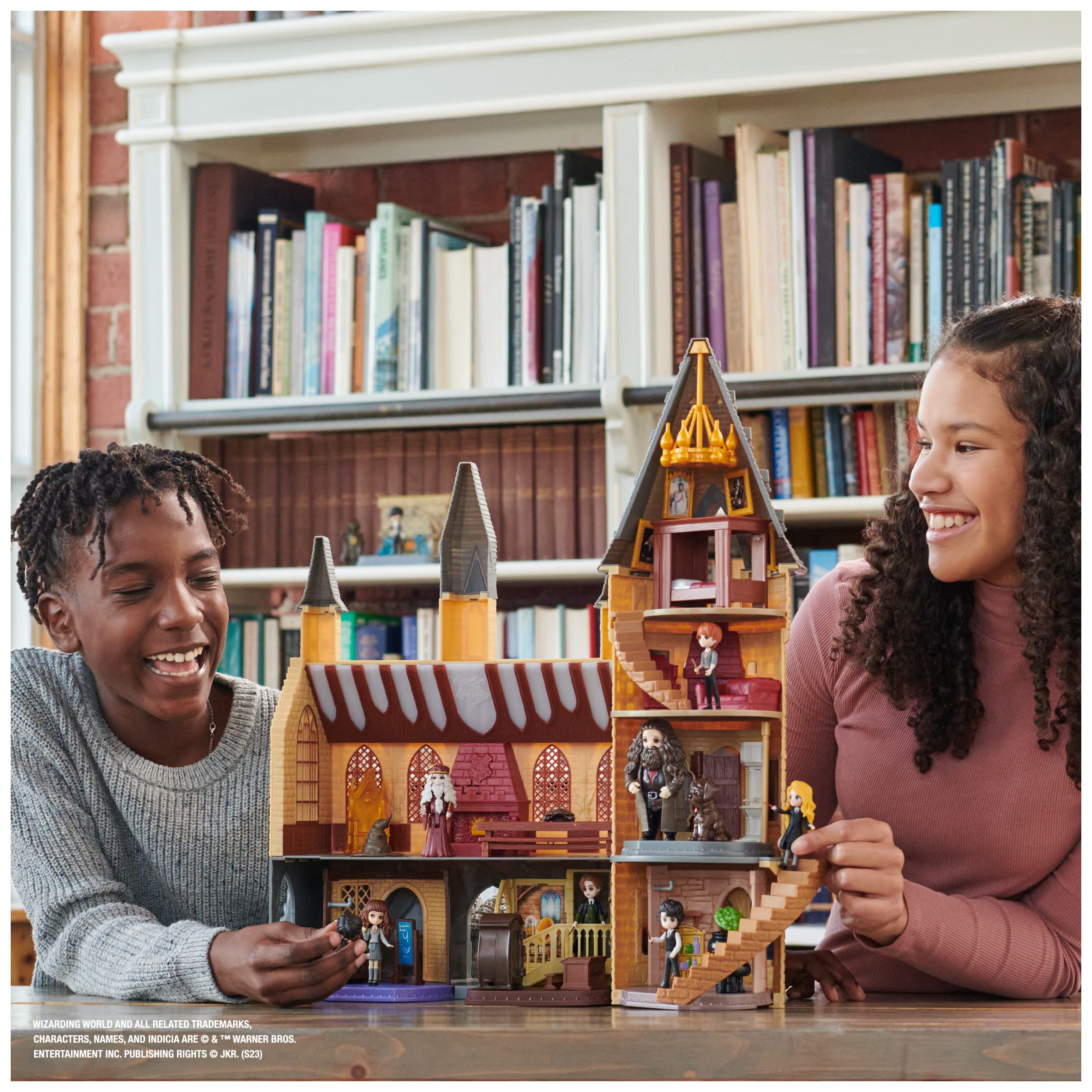 Wizarding World bench accessory enhances pretend play scenes.