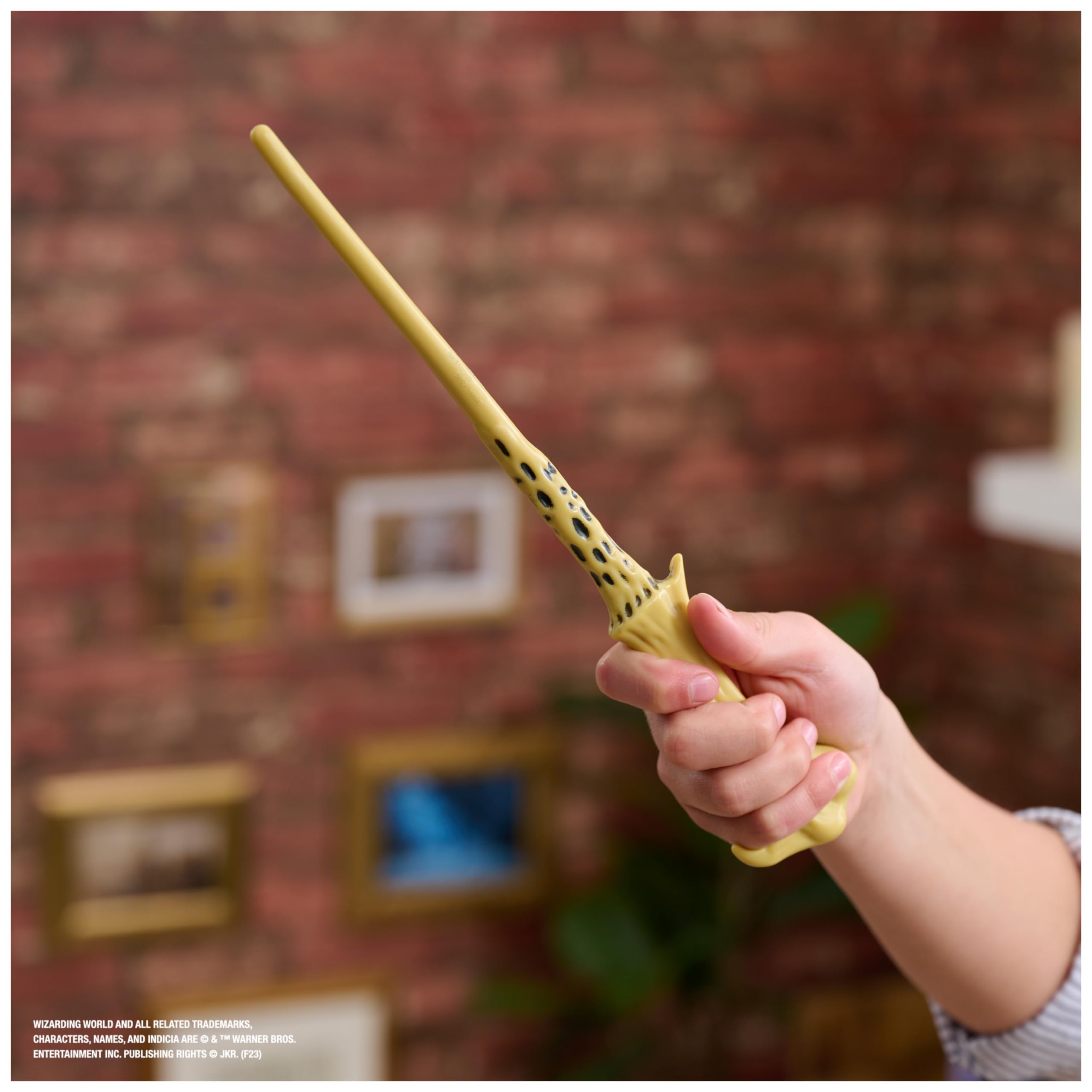 Weighted wand on a stand showing vertical and horizontal display options.