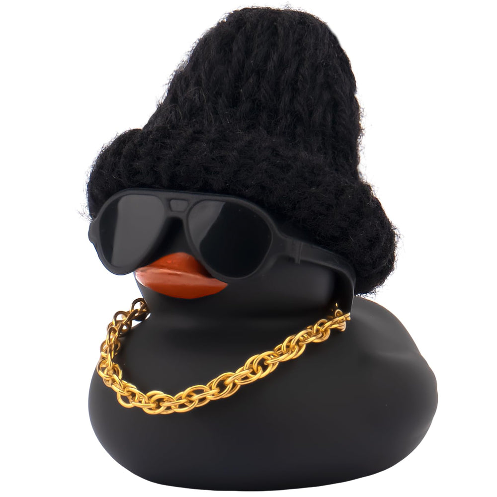 Wonuu car dashboard duck with knitted hat brightens the ride