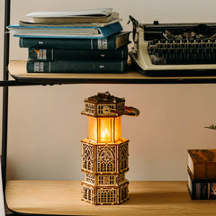 Wood Trick Antique Lantern white-light view highlights crisp, steady illumination