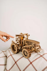 Wood Trick tractor engine module showcases piston action