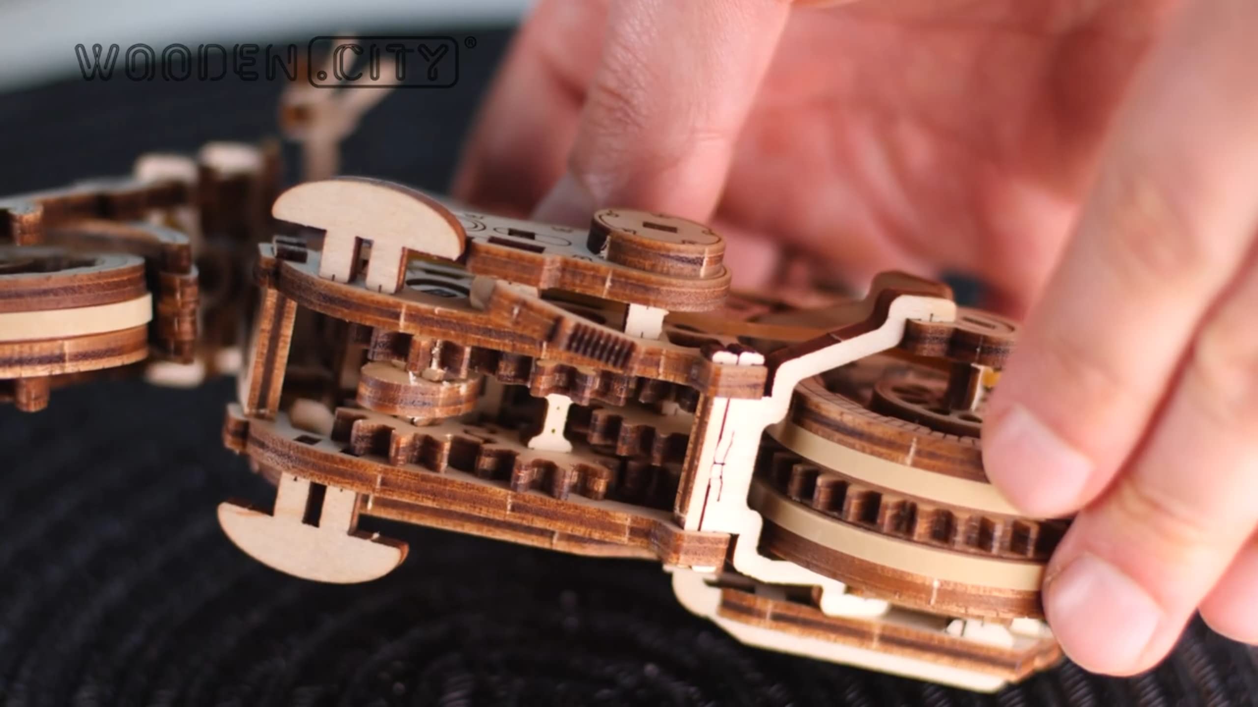 WOODEN.CITY Cruiser V-Twin puzzle engine detail highlights craftsmanship and collectability.