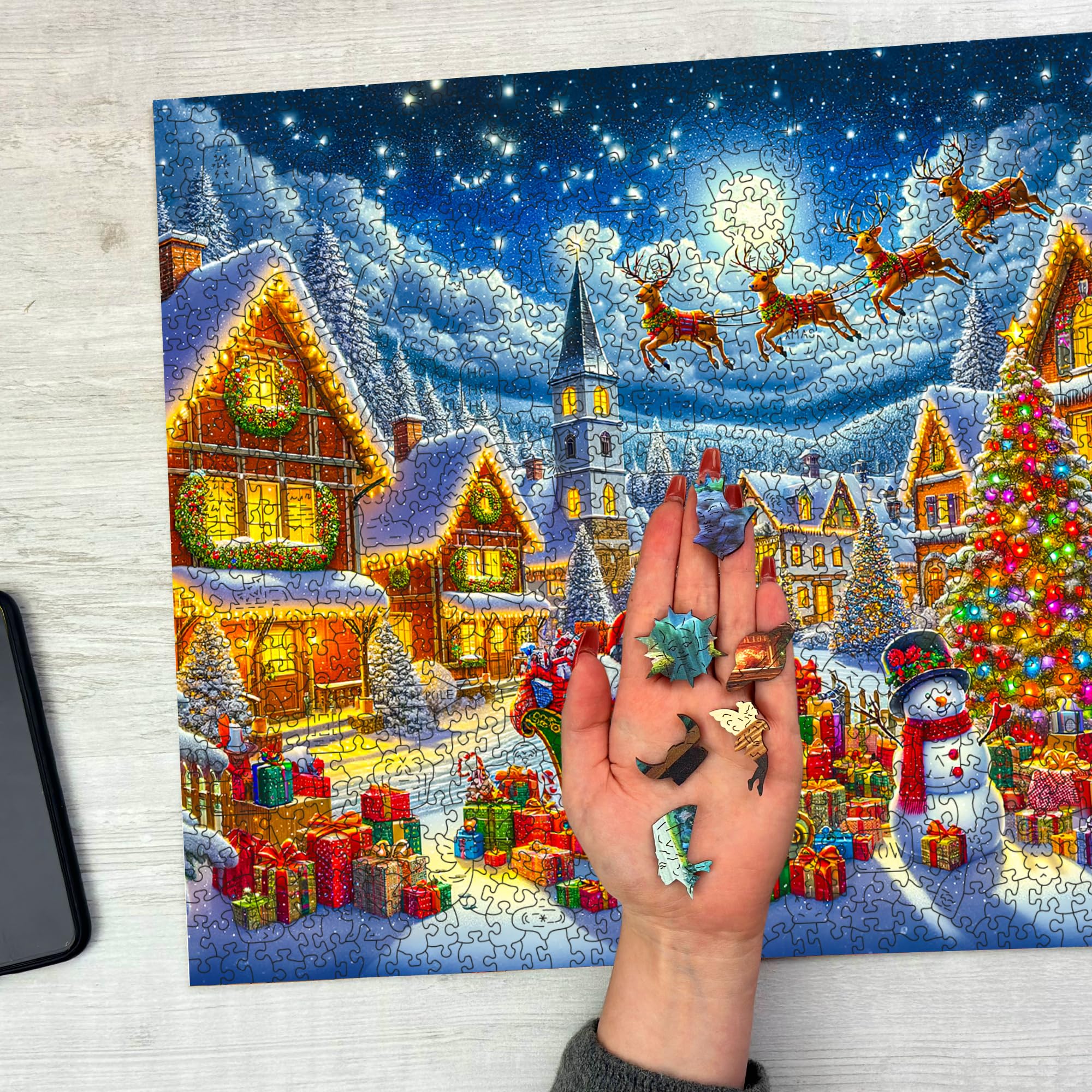 WOODEN.CITY Vibrant colors bring Christmas Eve details to life.