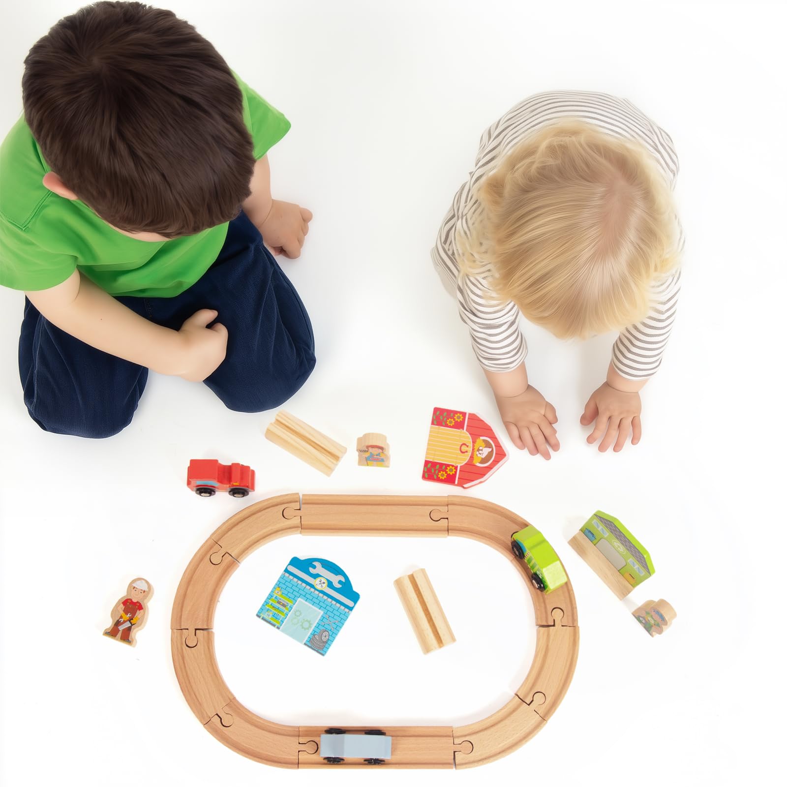 WOODENFUN safe materials—beech wood and plastics—offer durable, child-friendly play.