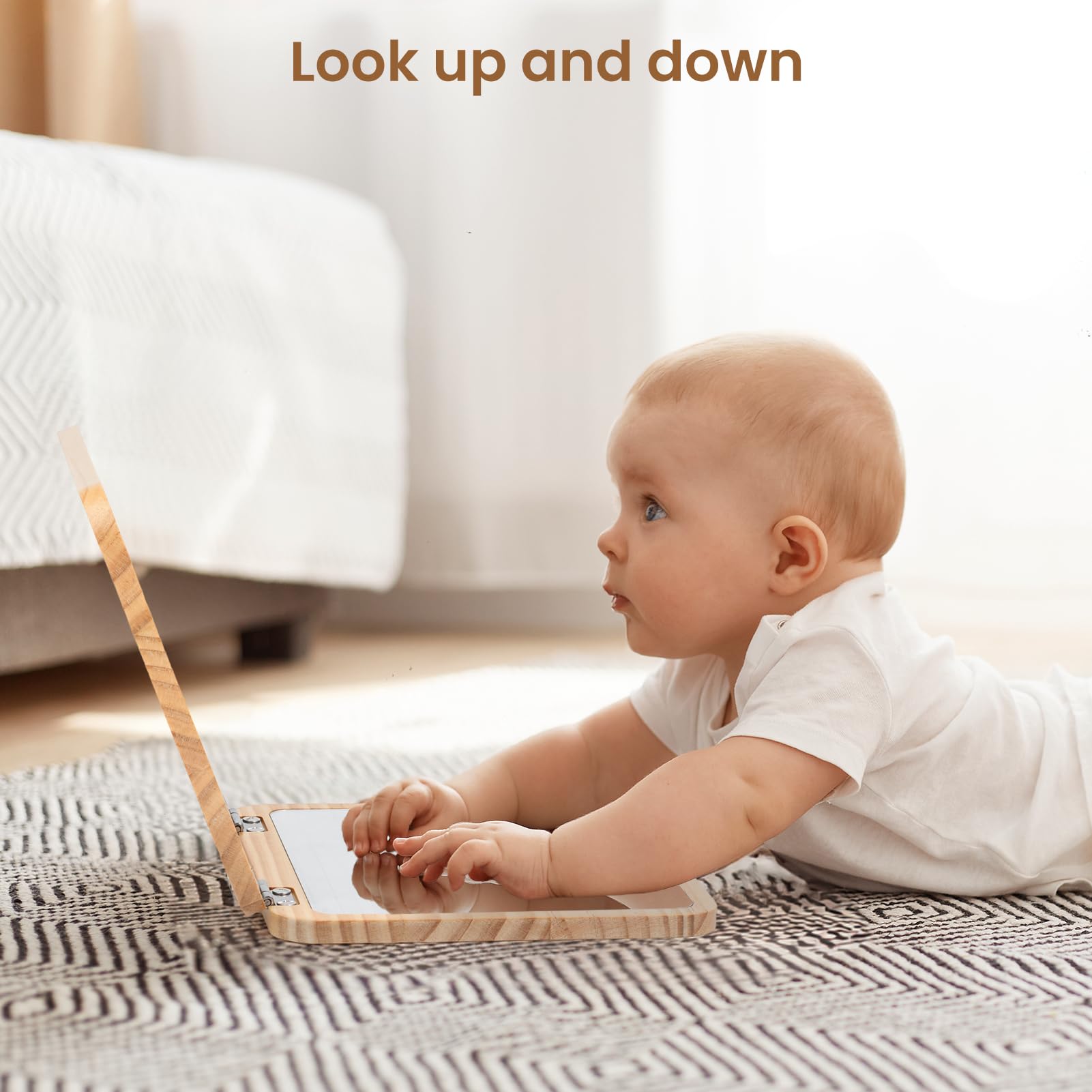 Woodtoe high-contrast cards boost early visual tracking for infants.