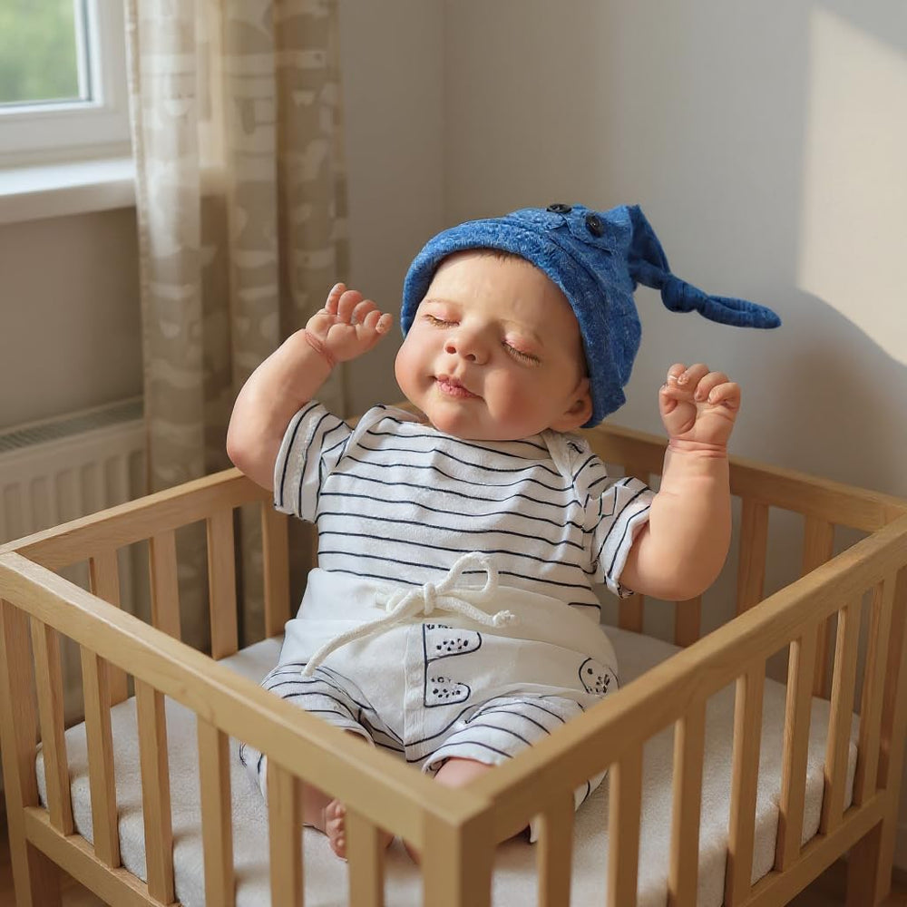 WOOROY 18-inch newborn doll fits standard outfits and accessories.