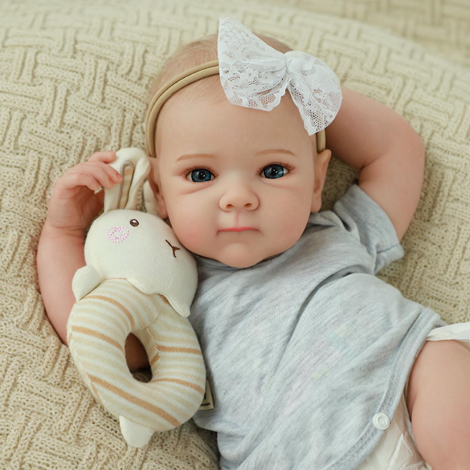 WOOROY Hand-painted hair and delicate features enhance realism during pretend care.