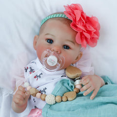 WOOROY tiny fingers and toes showcase delicate creases for authentic newborn realism.