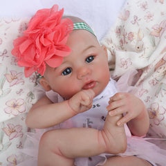 WOOROY hand-painted hair detail offers natural look for imaginative role play.